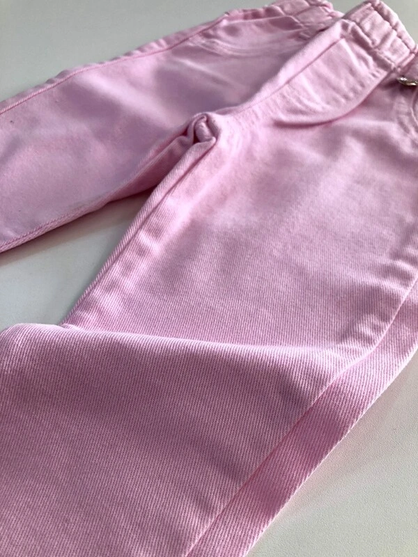Calça de Sarja com Pingente