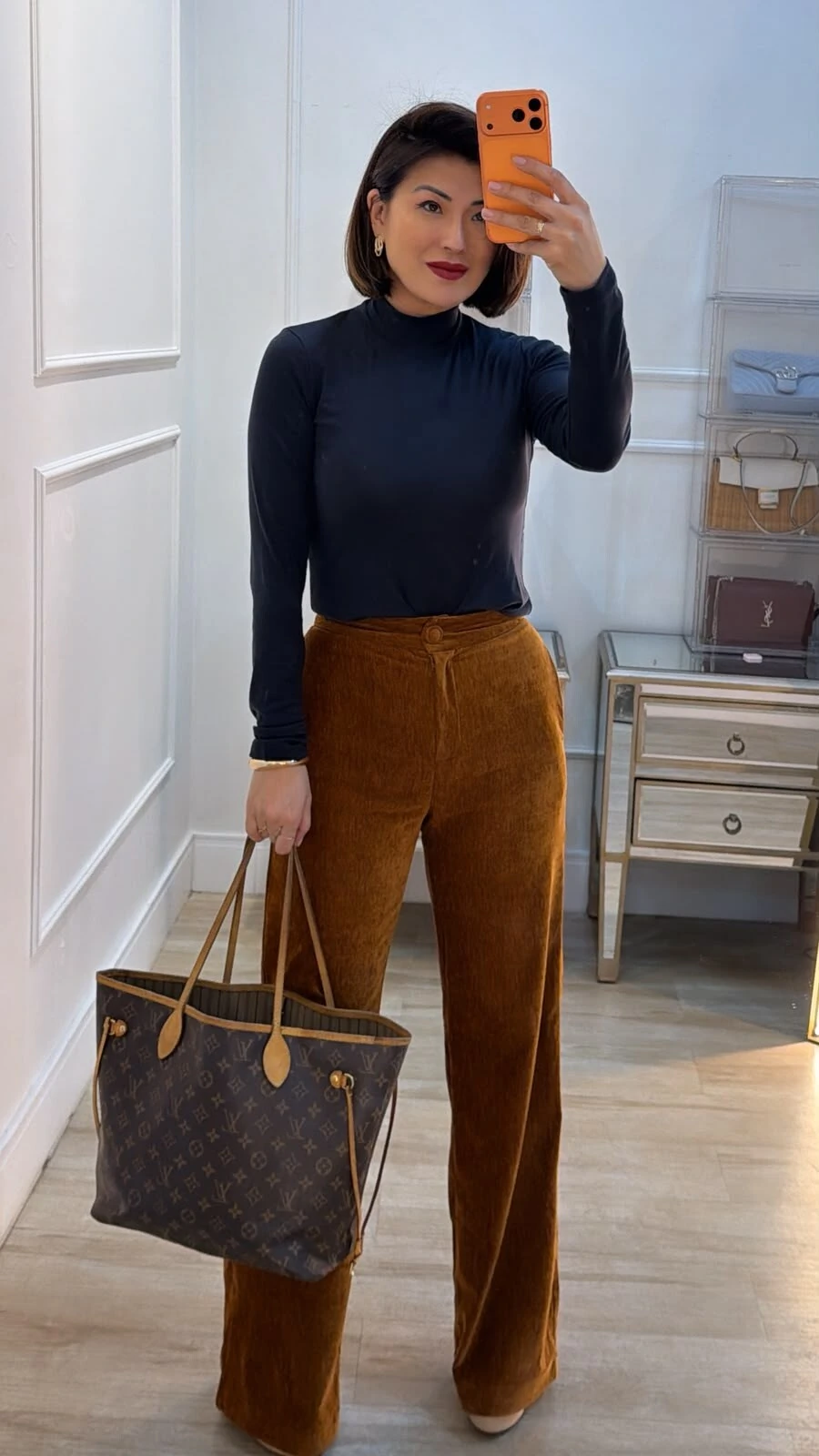 Foto Calça Pantalona Veludo Melissa Botão Forrado