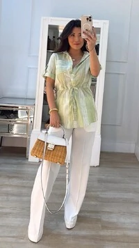 Calça Pantalona Rose Bolsos Frontais Com Recorte Duplo E Botões Dourados