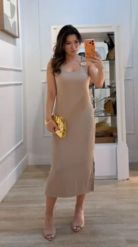 Vestido Midi Malha Canelada Julie Detalhe Circulo Dourado Na Alça