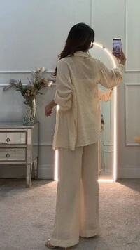 Calça Pantalona Emma Com Nervuras Na Pala