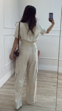 Macacão Twill Cargo Cinthia Mangas 3/4 Punhos Dobrados