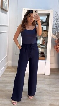 Calça Pantalona Pala Larga Franzida Com Amarração Luiza Bolsos Frontais