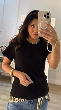 Blusa Básica Talia Gola Careca E Mangas Curtas