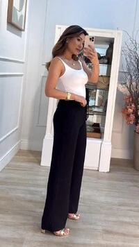 Calça Pantalona Pala Larga Franzida Com Amarração Luiza Bolsos Frontais