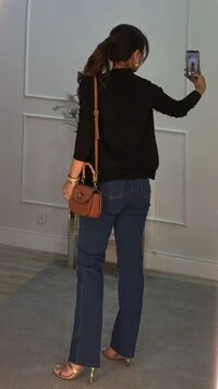 Cardigan Curto Tricot Denise Botões Cravejados E Bolsos Quadrados