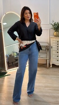 Blusa Alongada Acetinada Decote V Nancy Mangas 7/8