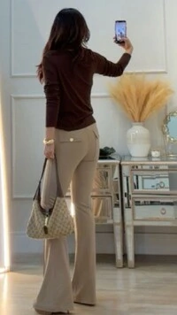 Blusa Decote Assimétrico Brooke Mangas Longas