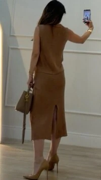 Saia Midi Tricot Detalhe Botão Forrado Natasha Fenda Posterior