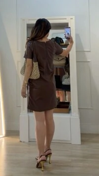 Vestido Curto Couro Eco Com Bolsos Frontais