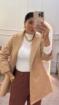Casaco Lã Batida Botões Resinados Samantha Bolsos Com Relevo