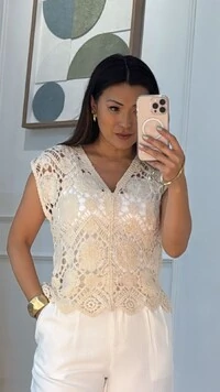 Blusa Tricot Vazado Com Bordados De Flores Cristina Decote V