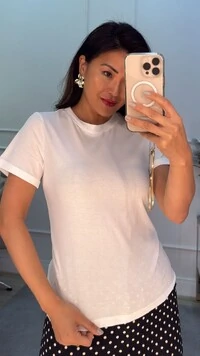 Blusa Básica Ayumi Mangas Curtas Com Punhos Dobrados