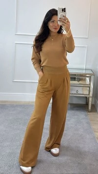 Calça Pantalona Pregas Frontais Samara Pala Larga