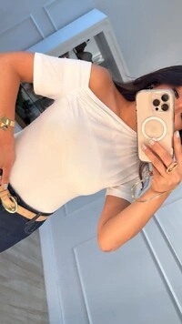 Blusa Malha Layla Ombro Vazado Detalhe Pregas