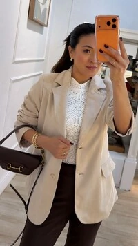 Casaco Suede Liz Com Bolsos Frontais e Botões Nos Punhos