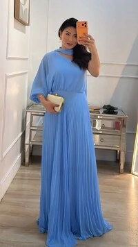 Vestido Longo Plissado Carla Manga Única Com Cinto Faixa