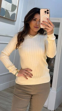 Blusa Tricot Flora Canelados Largos E Detalhes Texturizados