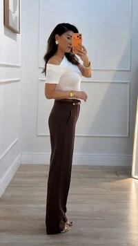 Calça Reta Alfaiataria Anne Pala Com Fecho Transpassado