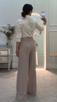 Calça Pantalona Carmen Com Botão Prata Texturizado