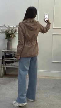 Parka Forro Peluciado Nina Bolsos Com Zíper Diagonais Dourados