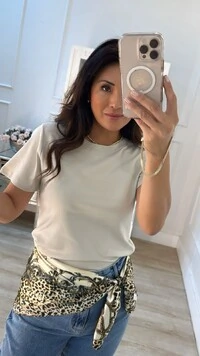 Blusa Básica Talia Gola Careca E Mangas Curtas