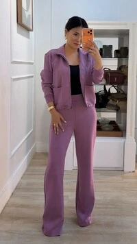 Conjunto Moletom Lais Blusa Gola Alta Com Puxadores No Barrado E Calça Pantalona