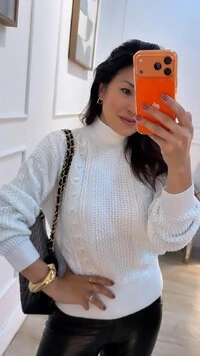 Blusa Tricot Gola Alta Michelly Detalhe De Pompons E Nervuras Em Losangos