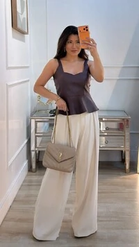 Blusa Peplum Couro Eco Decote Coração Jessie Fenda Posterior