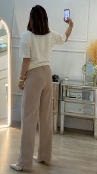 Calça Pantalona Veludo Cotelê Raissa Bolso Fake Posterior