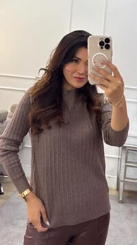 Blusa Tricot Grenda Gola Alta Nervuras E Detalhes Texturizados