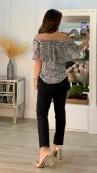 Blusa Acetinada Patricia Estampada Ombro A Ombro