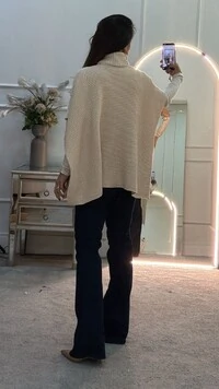 Poncho Tricot Luana Gola Rolê
