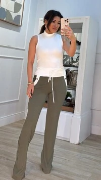 Calça Flare Malha Canelada Tatiana Com Faixa Bicolor