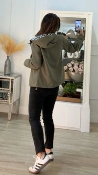 Jaqueta Corta Vento Lupita Forro Quadriculado