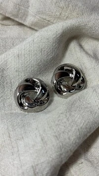 Brinco Médio Círculos Trançados