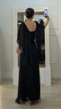 Vestido Longo Mangas Em Echarpe Vivi Saia Plissada Em Tule