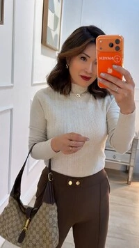 Blusa Tricot Gola Alta Thainá Nervuras Caneladas E Trançados Frontais