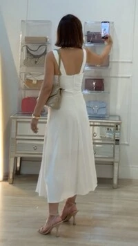 Vestido Midi Decote V Victoria Recorte Vazado Lateral