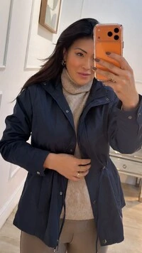 Parka Casaco Amora Ombros E Bolsos Com Detalhe Texturizado