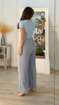 Calça Pantalona Plissada Hannah Bolsos Frontais