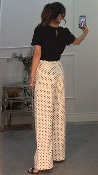 Calça Pantalona Poá Maira Pala Com Martingales Nas Laterais