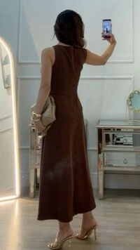 Vestido Detalhe Dourado Na Alça Elise Recorte Assimétrico