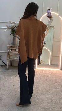 Poncho Tricot Luana Gola Rolê