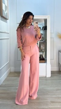 Calça Pantalona Alfaiataria Naomi Detalhe Martingalê Nos Bolsos