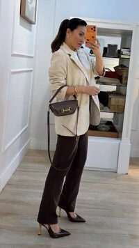 Casaco Suede Liz Com Bolsos Frontais e Botões Nos Punhos