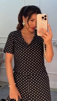 Blusa Poá Cleo Decote V E Mangas Curtas