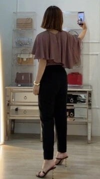 Blusa Crepe Laura Com Sobreposição De Babado Assimétrico