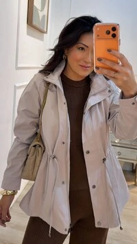 Parka Casaco Amora Ombros E Bolsos Com Detalhe Texturizado
