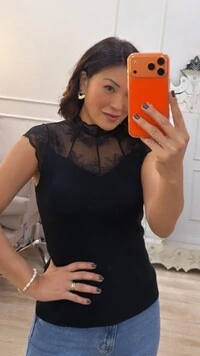 Blusa Elza Gola E Mangas Em Tule
